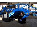 Артикул Агрегат дисковый полунавесной АД-4D «TIGARBO» предназначен для обработки залежных земель, покрытых густой растительностью, пласта многолетних трав, лущения стерни после уборки зерновых и высокостебельных сидератов. — kupit-duskovuyu-boronu-ad-4e-tigarbo-lemken-rubin-krasnodar-2